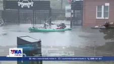 Bão lớn gây ngập lụt, mất điện trên diện rộng dọc bờ Đông nước Mỹ