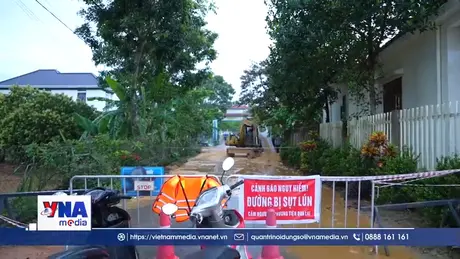 Xử lý nhanh hố sụt lún nguy hiểm trên đường liên xã ở Quảng Trị