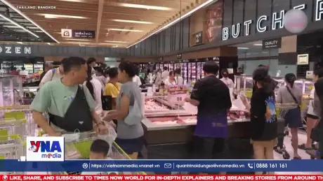 Thái Lan ngăn chặn đầu cơ hàng thiết yếu ở vùng mưa lụt