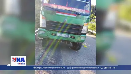 Xe máy va chạm xe ôtô, 3 người thương vong tại Quảng Trị