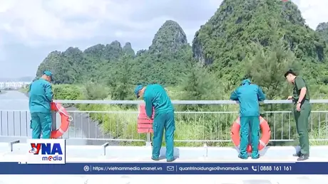 Quảng Ninh bố trí áo phao, phao cứu sinh tại các cầu và tuyến đường ven biển