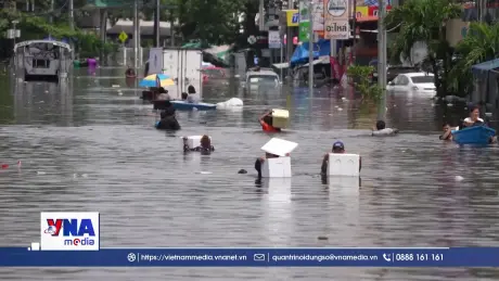 Ngoại ô Bangkok vẫn chìm trong nước lũ