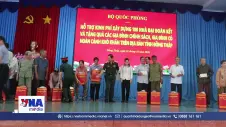 Đoàn công tác Bộ Quốc phòng tặng quà gia đình chính sách tại Đồng Tháp