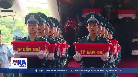 Quân khu 9 vận chuyển 15.072 mẫu hài cốt liệt sĩ  từ sân bay Cần Thơ