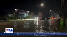 TP. Hồ Chí Minh: Nước dâng nhanh, gây ngập sâu ở Tân Hiệp trong đêm
