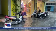 Mưa lớn và triều cường gây ngập cục bộ tại Long Xuyên, An Giang