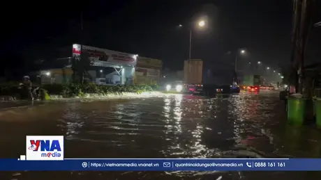 TP. Hồ Chí Minh: Nước dâng nhanh, gây ngập sâu ở Tân Hiệp trong đêm