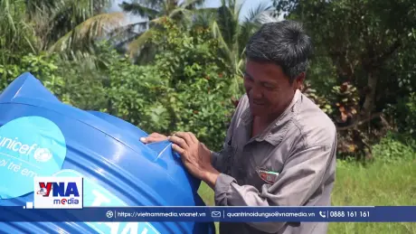 Cà Mau hỗ trợ dụng cụ chứa nước cho người dân ứng phó sớm El Nino