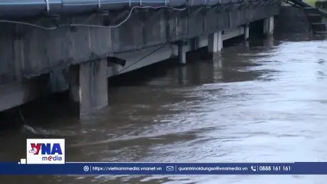 Quảng Ngãi nhiều nơi vẫn ngập sâu dù mưa đã ngớt