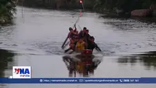 Luyện đua ghe ngo mini mừng lễ Sen Đôn-ta