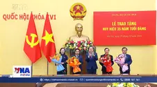 Trao tặng Huy hiệu Đảng cho các đồng chí lãnh đạo, nguyên lãnh đạo của Quốc hội