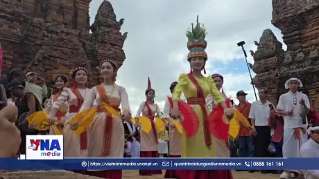 Đồng bào Chăm và du khách hòa mình vào Lễ hội Katê 2026