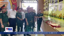 Triển lãm 80 năm dưới cờ Đảng khơi dậy niềm tự hào trong giới trẻ