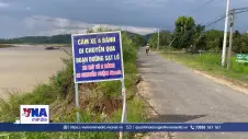 Sông K'rông Nô sạt lở, dân mất đất canh tác