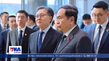 Chủ tịch Quốc hội Trần Thanh Mẫn thăm Khu phát triển kinh tế công nghệ Bắc Kinh