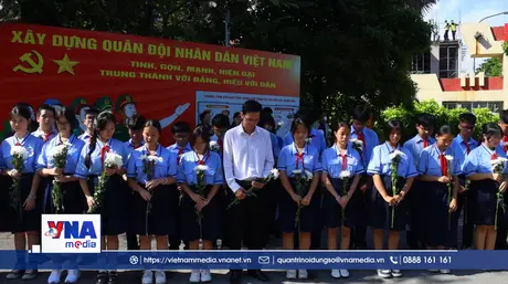 Người dân TP.HCM xúc động tiễn đưa 731 liệt sĩ về nơi an nghỉ