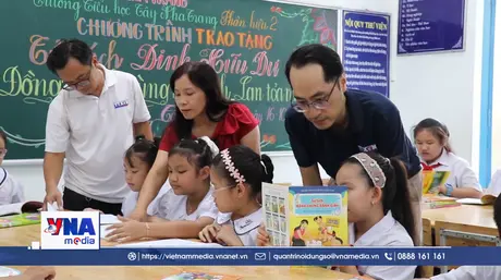 Trao tặng Tủ sách Đinh Hữu Dư tại Khánh Hòa