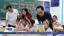 Trao tặng Tủ sách Đinh Hữu Dư tại Khánh Hòa