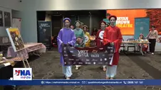 Lần đầu tiên tà áo dài Việt Nam tung bay trên đường phố Sydney