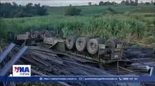 Lật xe ô tô đầu kéo trong đêm khiến 2 người t.ử v.o.n.g