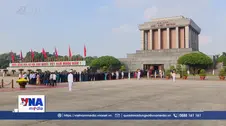 Đại biểu Quốc hội vào lăng viếng Chủ tịch Hồ Chí Minh