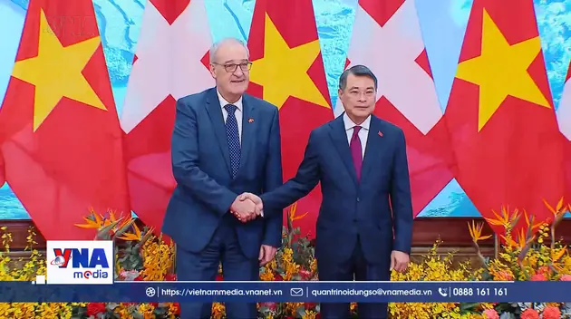 Thủ tướng Lê Minh Hưng hội kiến Tổng thống Thụy Sĩ Guy Parmelin