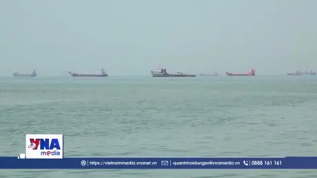 Tàu chở dầu phát nổ sau khi vướng thủy lôi tại Eo biển Hormuz