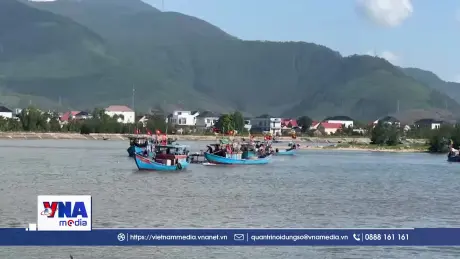 Tàu cá chìm gần cửa Roòn, 4 ngư dân thoát nạn an toàn