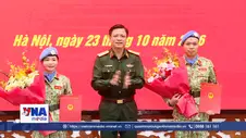 Trao quyết định cho 2 sĩ quan tham gia gìn giữ hòa bình LHQ