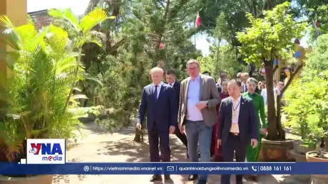 Thủ tướng Ba Lan Donald Tusk thăm phố cổ Hội An