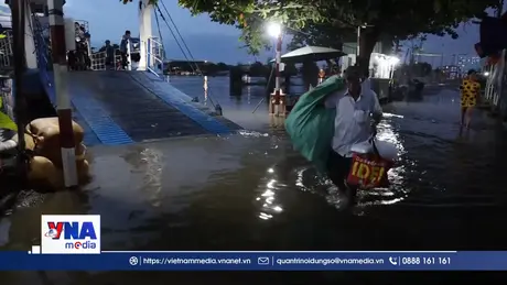 Triều cường lên cao, khu dân cư Rạch Cùng ngập sâu trong nước
