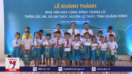 Trao tặng nhà tránh lũ cho người dân vùng lũ Quảng Bình