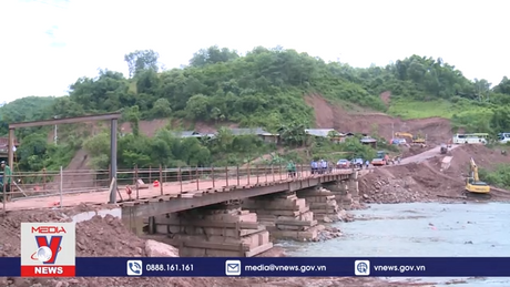 Hoàn thành cầu tạm nối huyện biên giới Mường Nhé