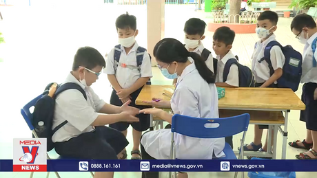 Trường học ở TP.HCM cấp tập phòng “dịch chồng dịch”